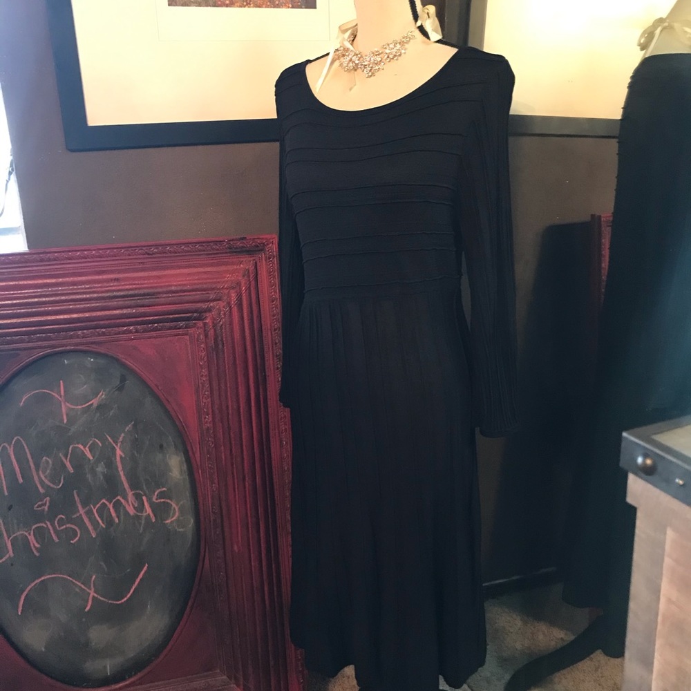 Beautiful AV Black Ribbed Long Dress.